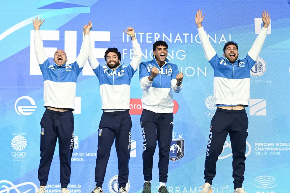 Campioni del mondo! L’Italia del fioretto maschile conquista l’oro. E con loro, il nostro Filippo Macchi